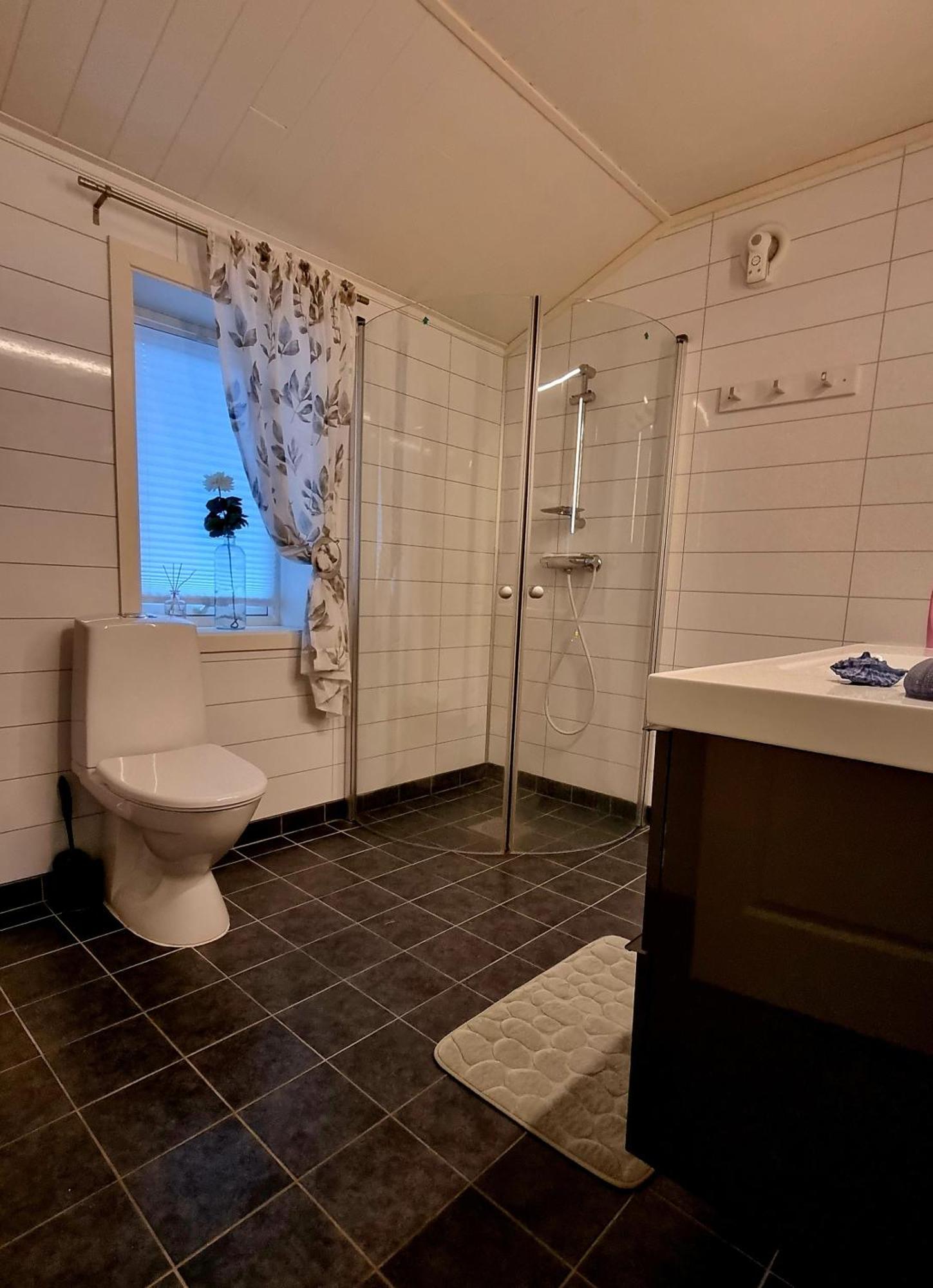 Hotel Laukvik Senja à Botnhamn Extérieur photo